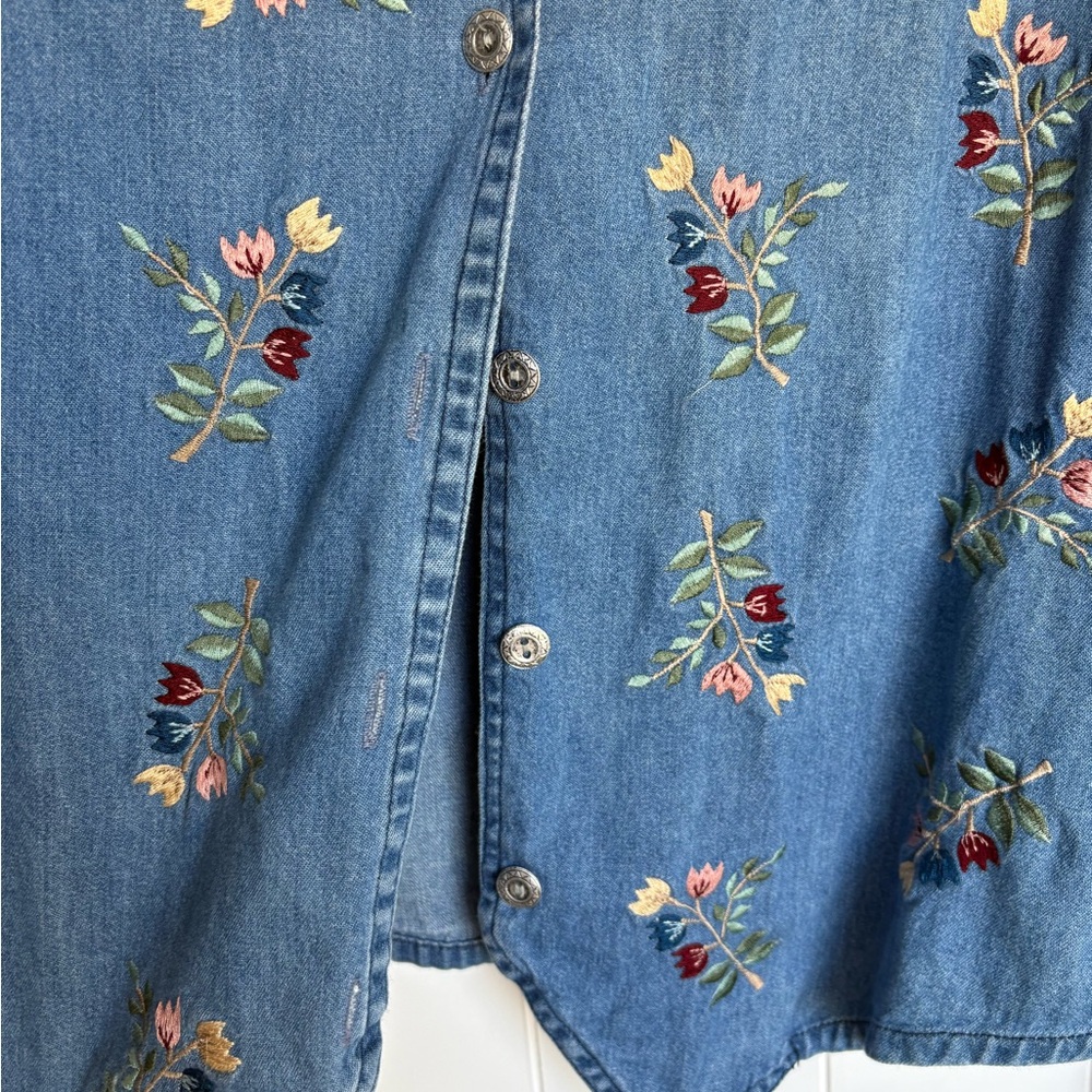 Vintage Denim Button Down Embroidered Floral Shirt Womens Medium 100% Cotton - Picture 4 of 7